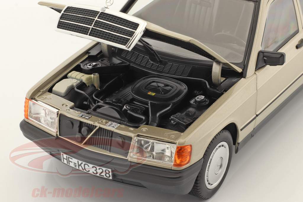 Mercedes-Benz 190E (W201) Año de construcción 1982 plata ahumada 1:18 Norev