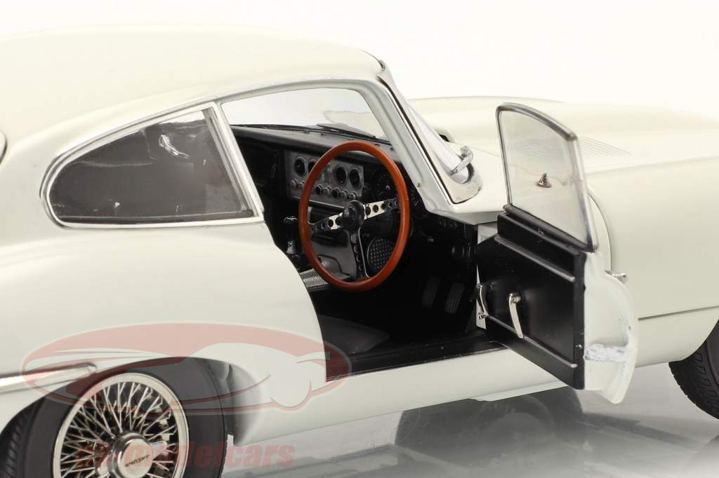Jaguar E-Type Coupe Año de construcción 1961 blanco 1:18 Kyosho
