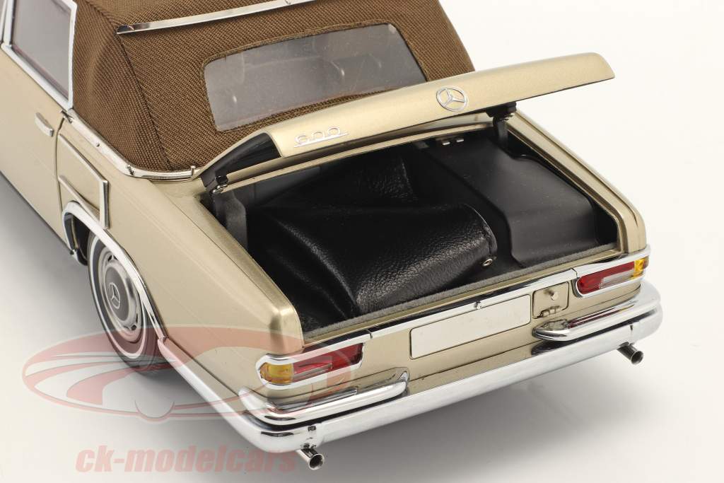 Mercedes-Benz 600 Pullman Landaulet (W100) 1965-81 beige / bruin 1:18 CMC