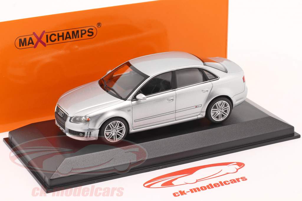 Audi RS4 Byggeår 2004 sølv metallisk 1:43 Minichamps
