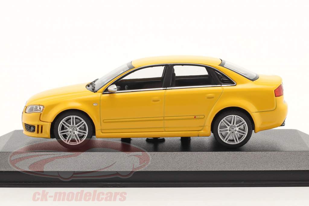 Audi RS4 建設年 2004 黄色 1:43 Minichamps