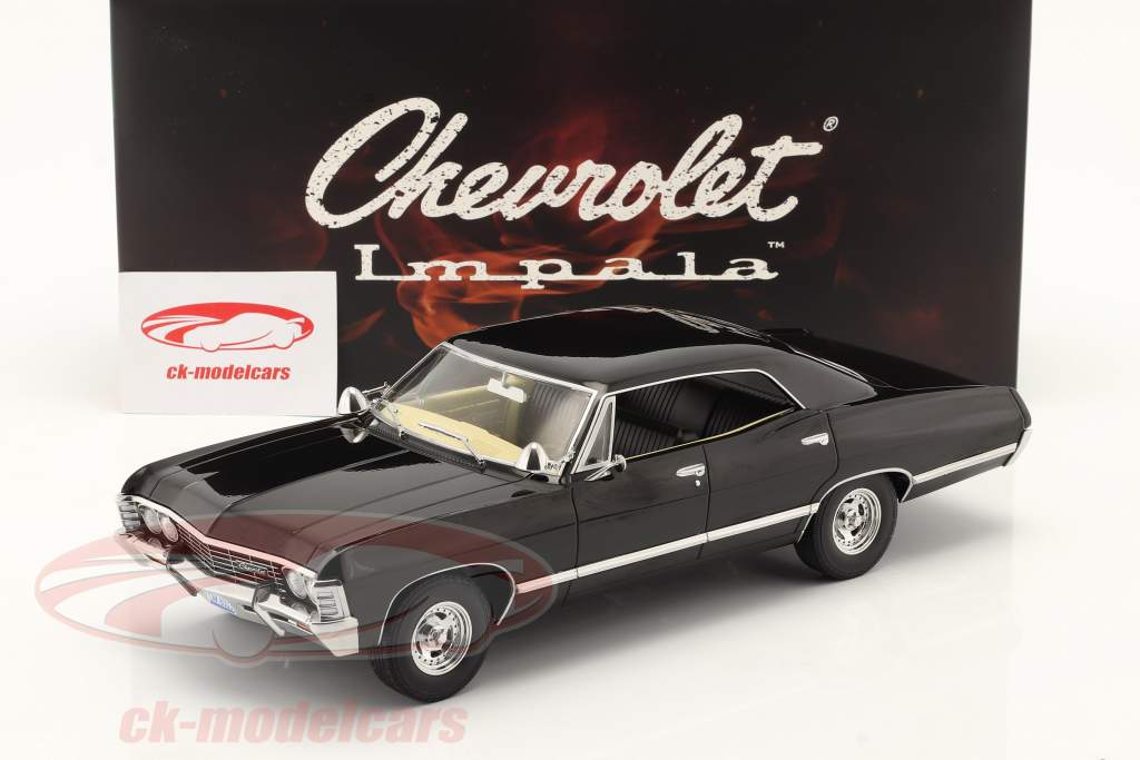 Chevrolet Impala Sport Sedan year 1967 black 1:18 Greenlight