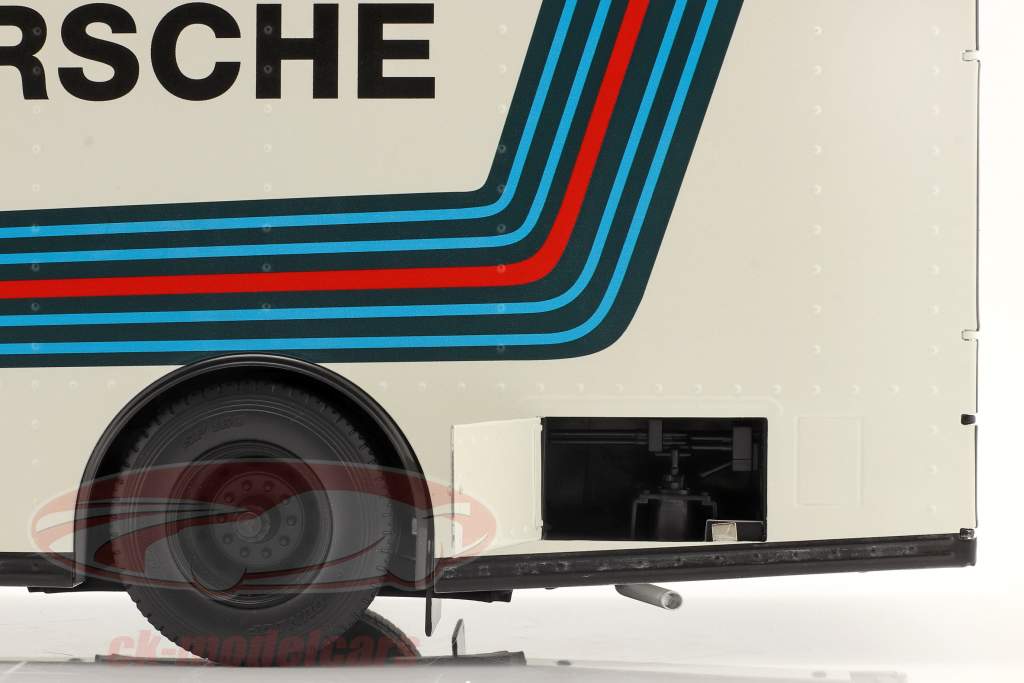 Mercedes-Benz O 317 trasportatore da corsa Porsche Martini Racing bianco 1:18 Schuco
