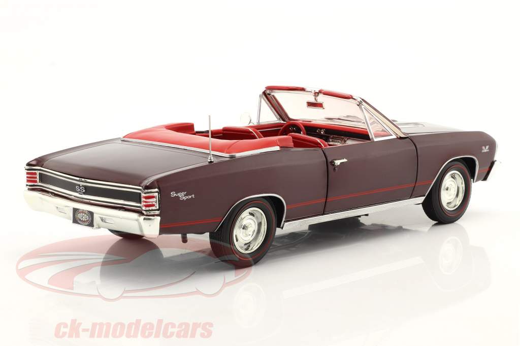 Chevrolet Chevelle SS Convertible year 1967 maroon 1:18 AutoWorld