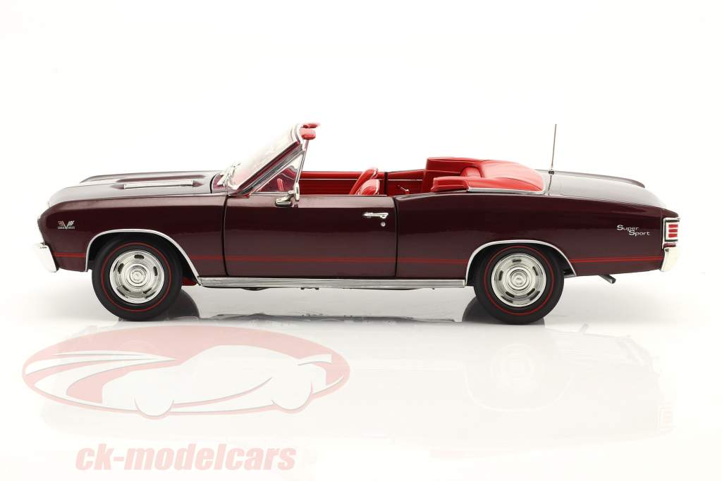 Chevrolet Chevelle SS Convertible year 1967 maroon 1:18 AutoWorld
