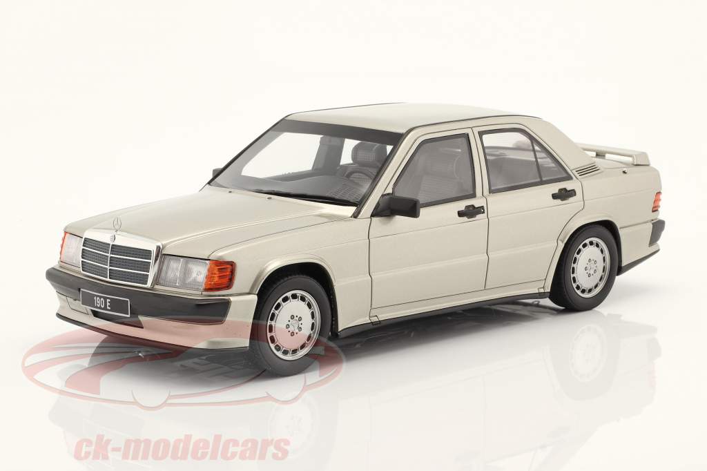 Mercedes-Benz 190E 2.5 16S (W201) Année de construction 1988 fumée d&#39;argent 1:18 OttOmobile