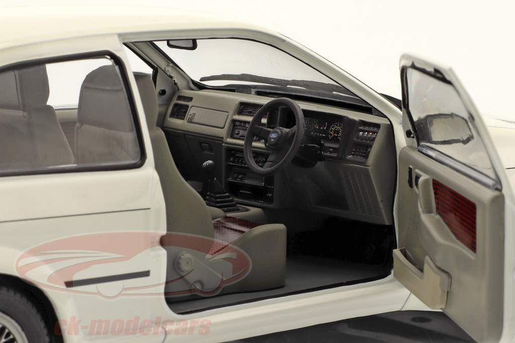 Ford Sierra RS500 Baujahr 1987 weiß 1:18 Solido