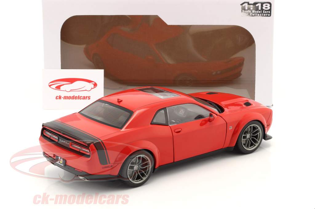 Dodge Challenger R/T Scat Pack Widebody year 2020 red 1:18 Solido