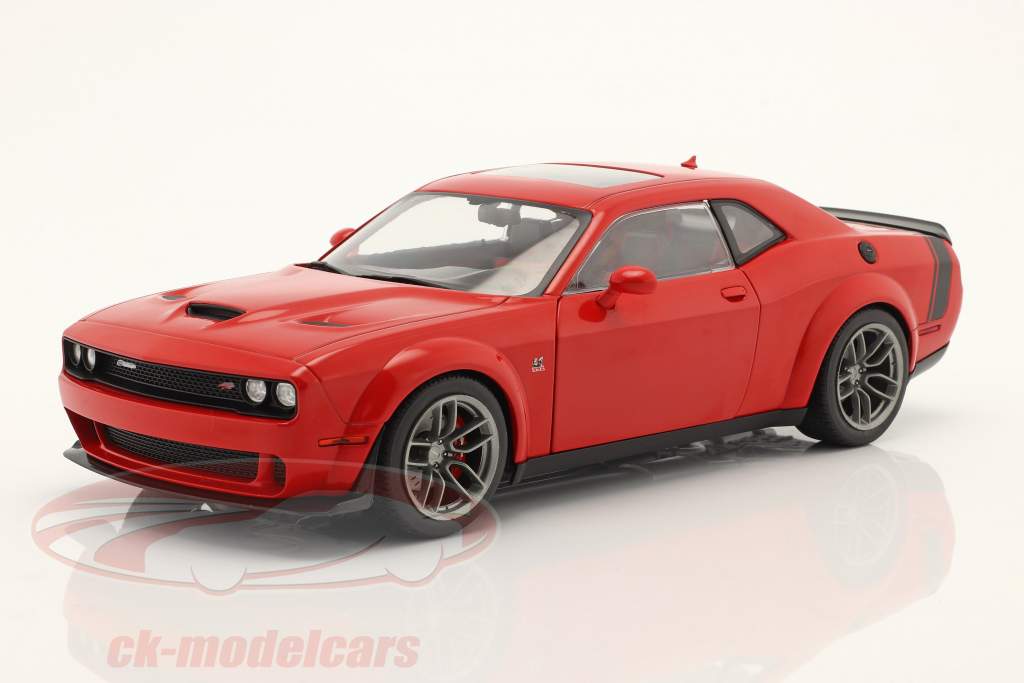 Dodge Challenger R/T Scat Pack Widebody year 2020 red 1:18 Solido