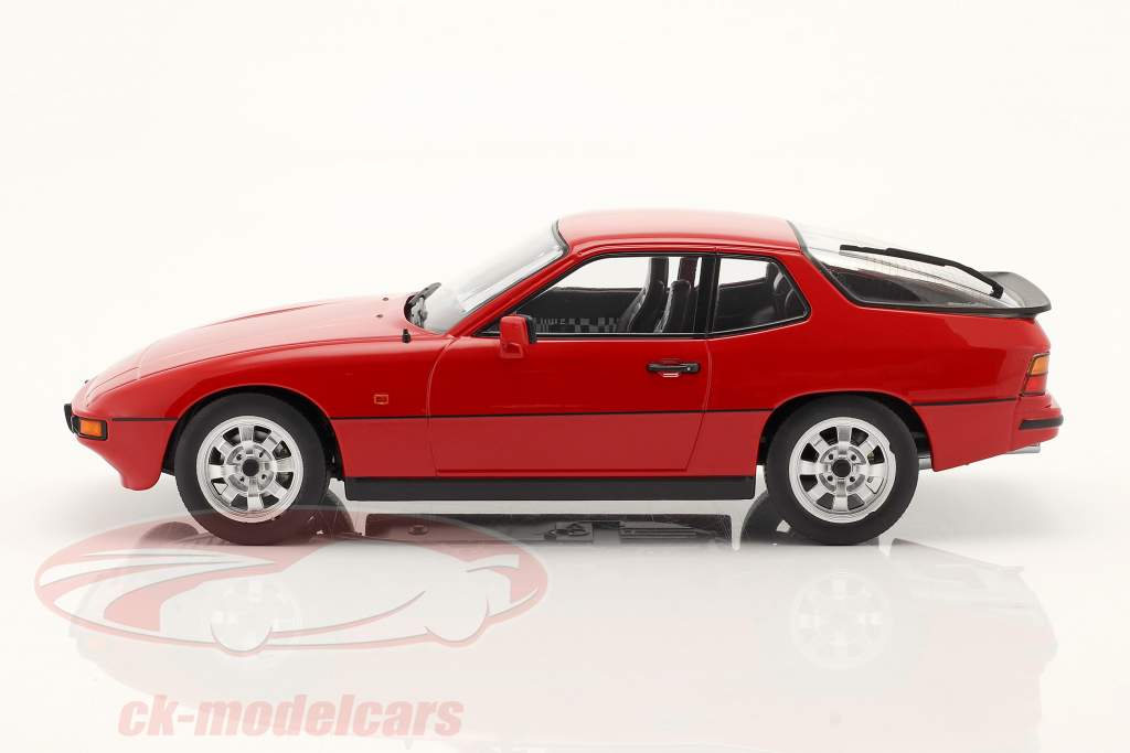 Porsche 924 bouwjaar 1985 rood 1:18 KK-Scale