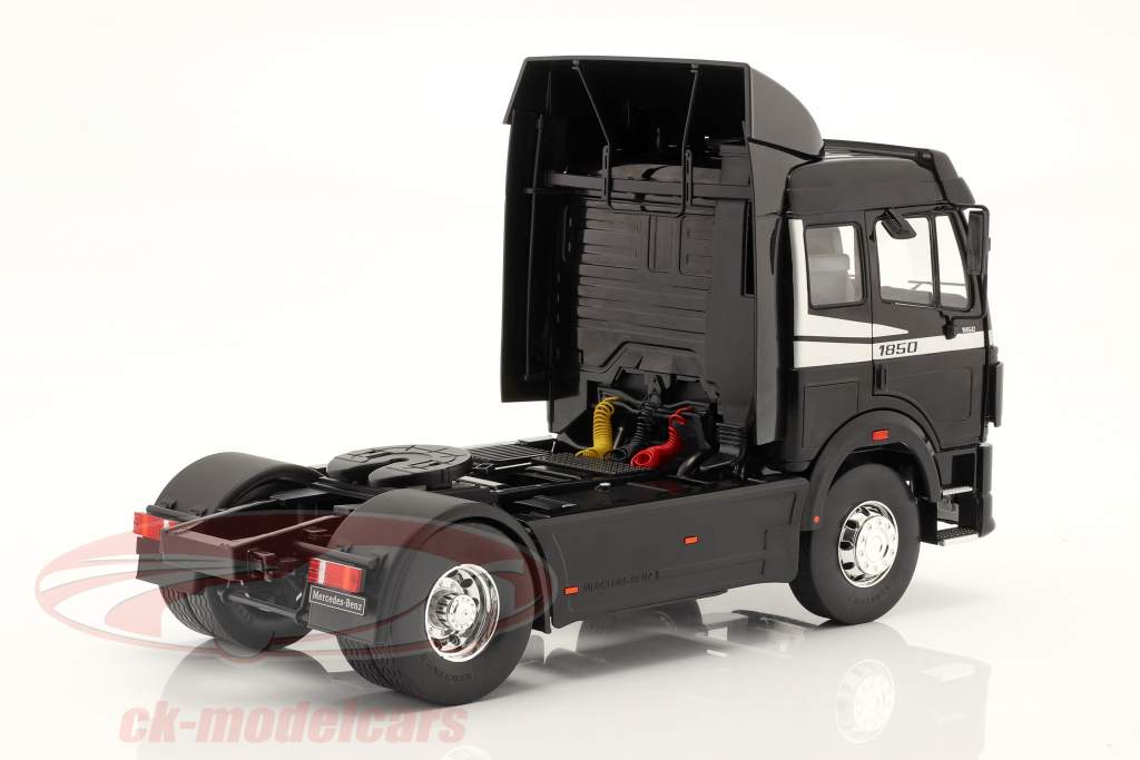 Mercedes-Benz SK II Truck Año de construcción 1994 negro 1:18 Model Car Group