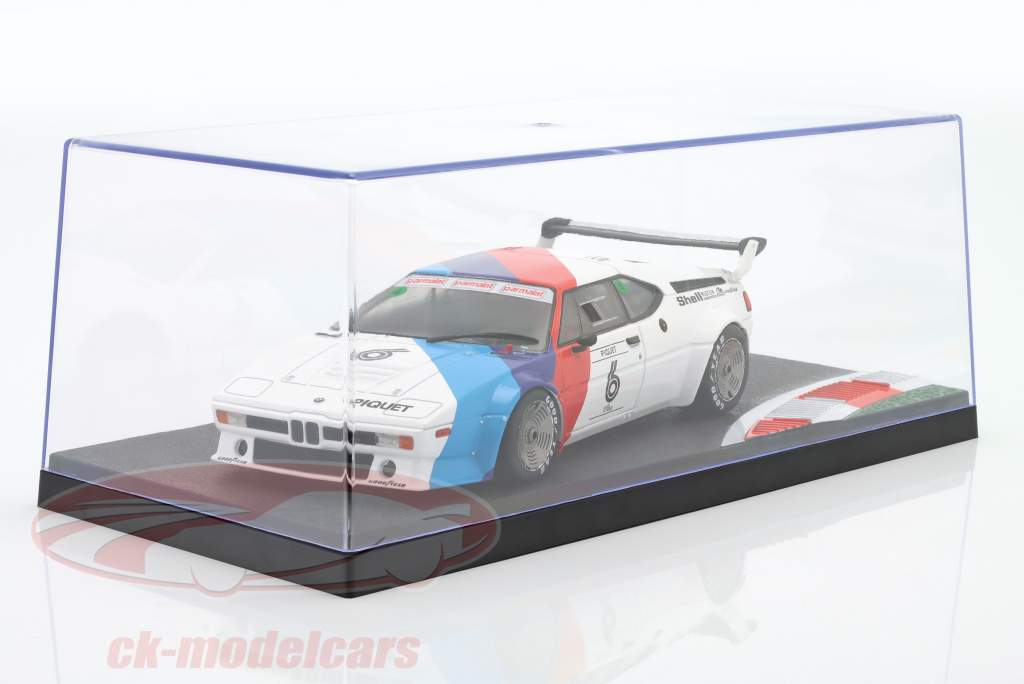 6 pieces showcases with racetrack and curb 1:18 Triple9