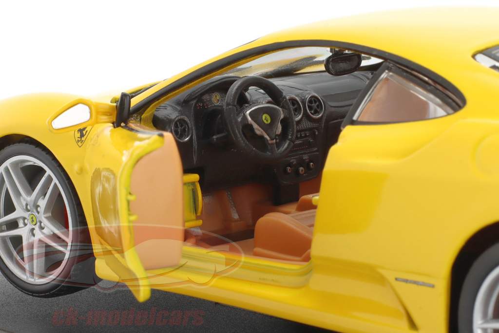 Ferrari F430 bouwjaar 2004 geel 1:24 Bburago