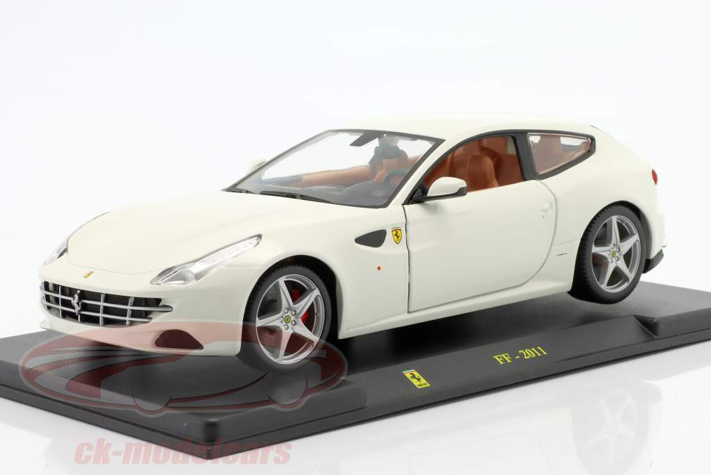 Ferrari FF Baujahr 2011 weiß 1:24 Bburago