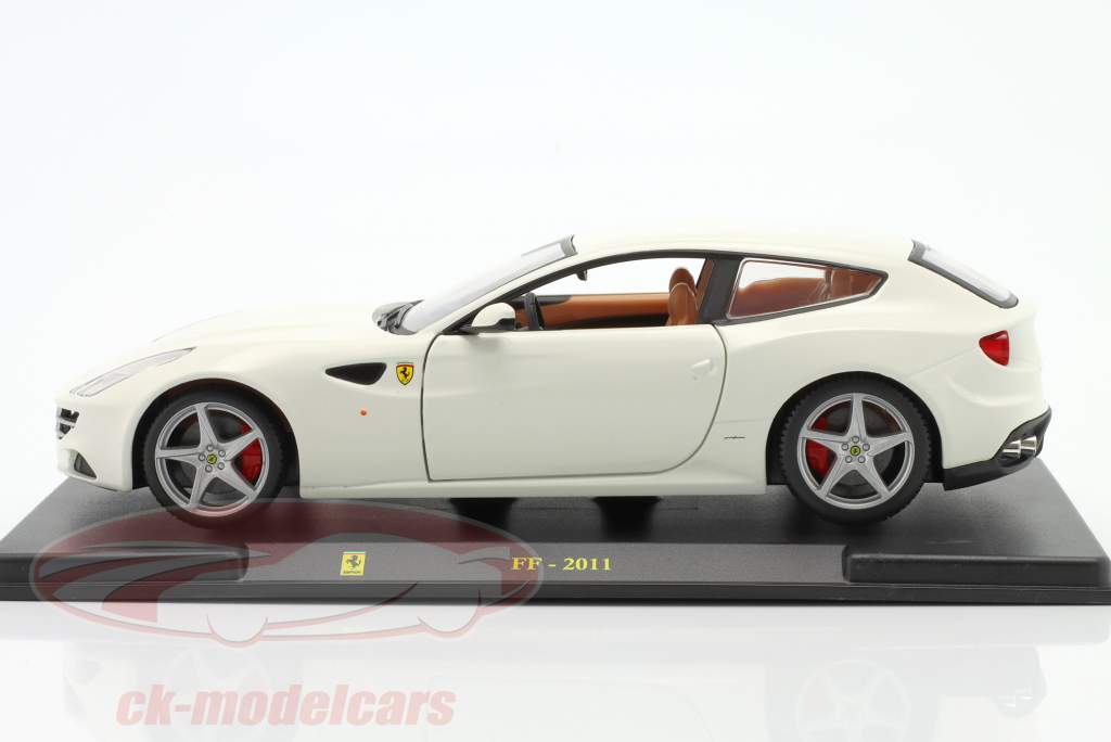 Ferrari FF Baujahr 2011 weiß 1:24 Bburago