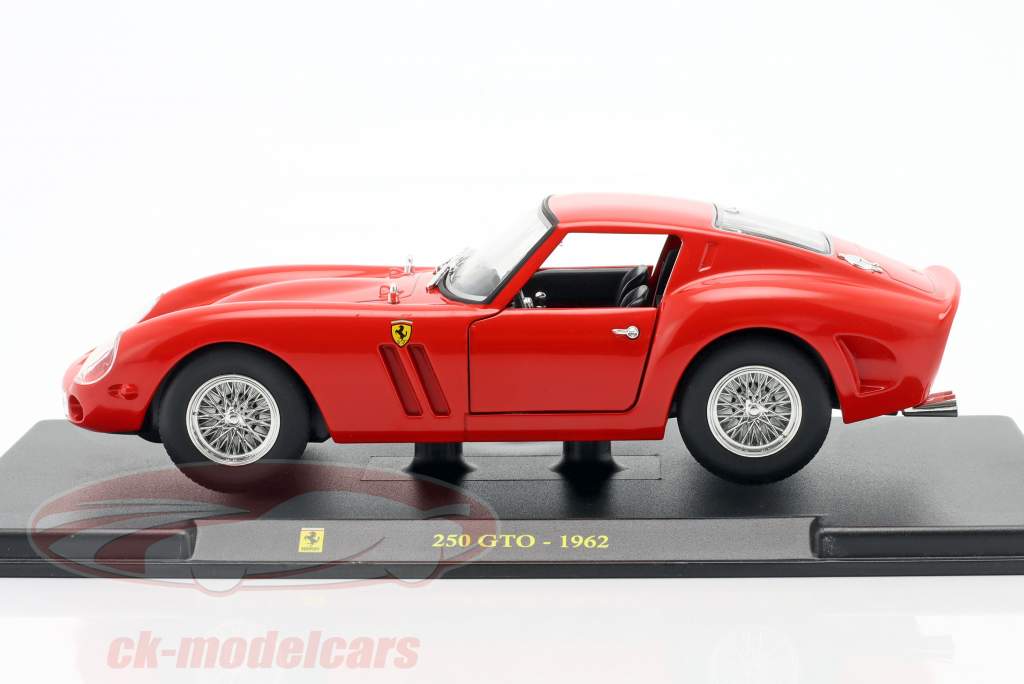 Ferrari 250 GTO year 1962 red 1:24 Bburago