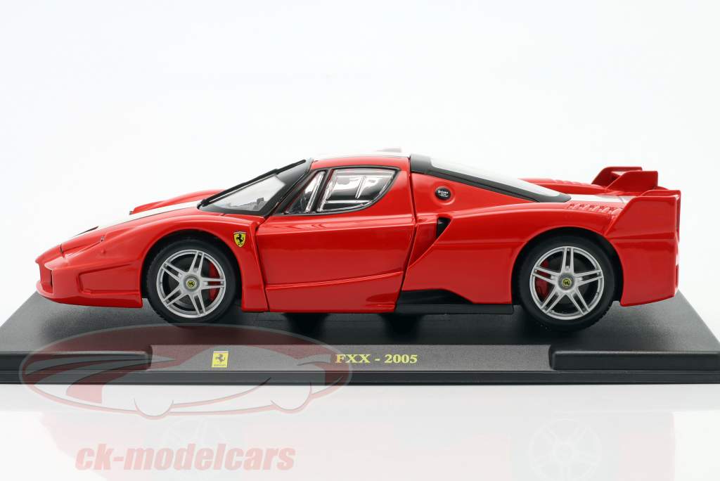 Ferrari FXX bouwjaar 2005 rood / Wit 1:24 Bburago