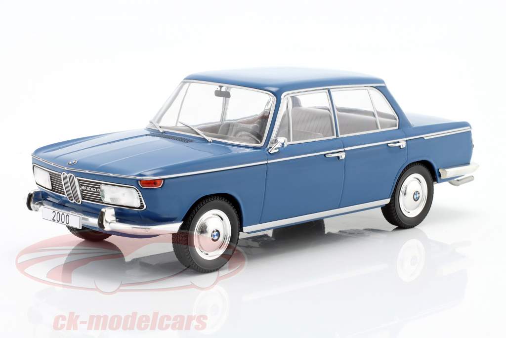 BMW 2000 Tilux (Type 121) Byggeår 1966 mørkeblå 1:18 Model Car Group