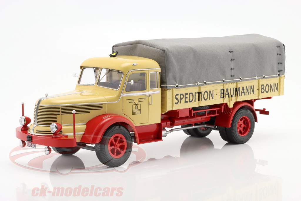 Krupp Titan SWL 80 flatbed truck Baumann with tarp 1950-54 1:18 Road Kings
