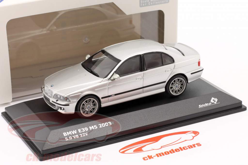 BMW M5 (E39) 5.0 V8 32V Baujahr 2003 titanium silber 1:43 Solido