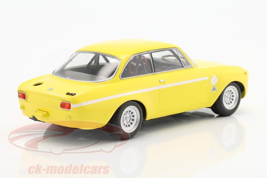 Alfa Romeo GTA 1300 Junior Byggeår 1971 gul 1:18 Minichamps