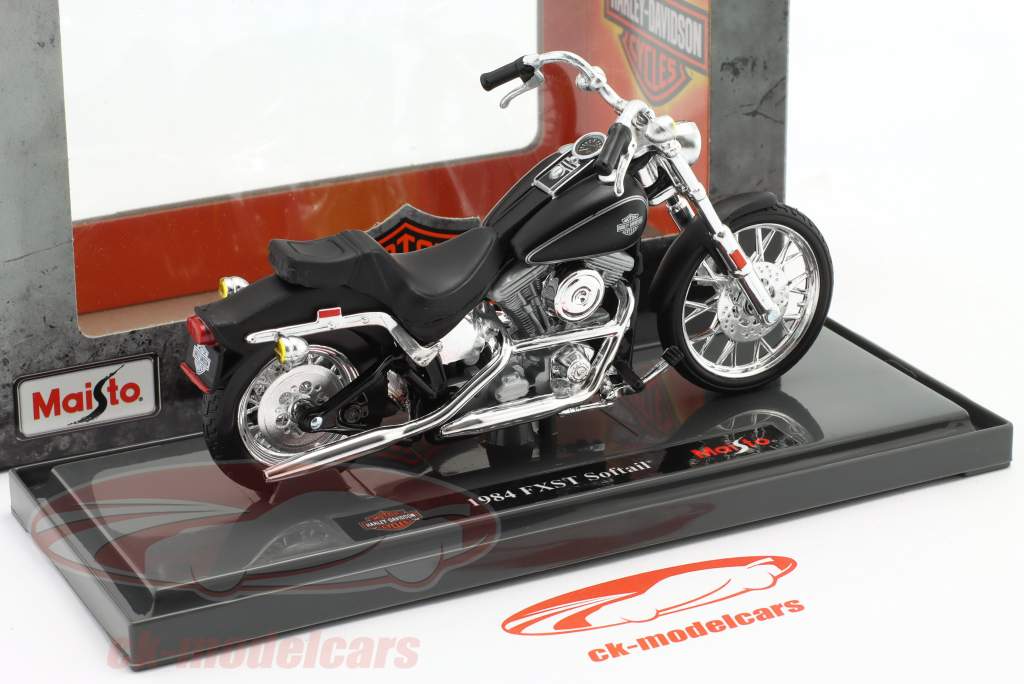Maisto 1:18 Harley-Davidson FXST Softail 建設年 1984 黒 39360  