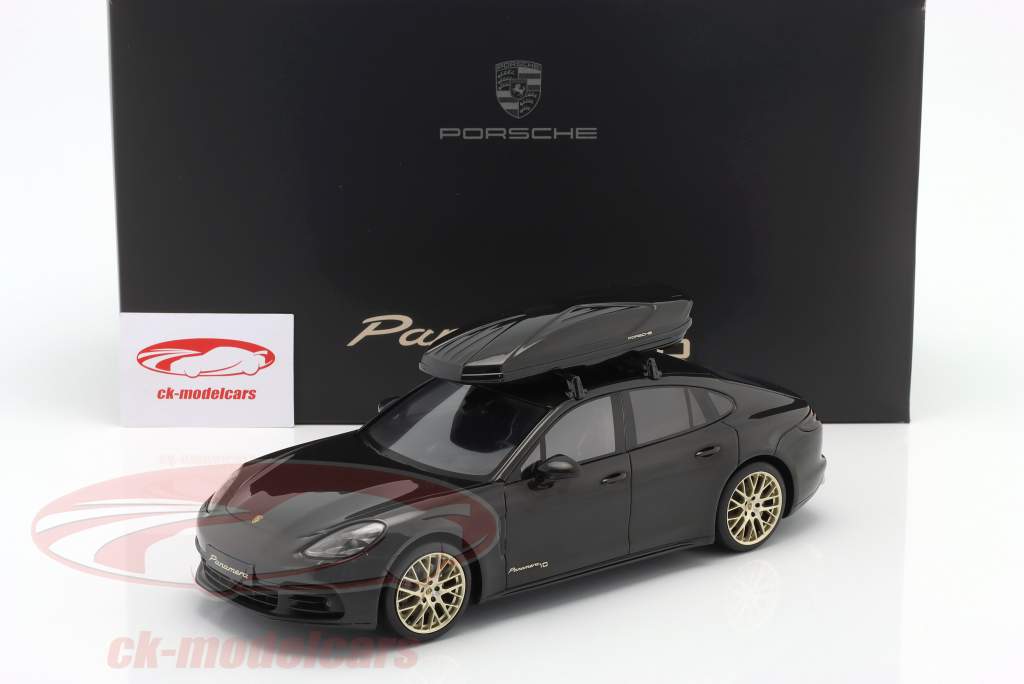 Porsche Panamera 10 Jahre Edition mit Dachbox schwarz metallic 1:18 Spark