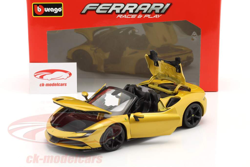 Ferrari SF90 Spider bouwjaar 2021 goud metalen 1:18 Bburago