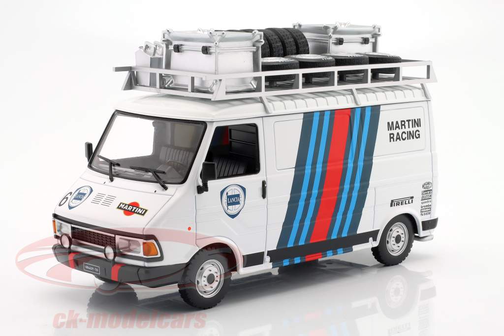 Fiat 242 van Rallye Assistance Martini Racing 1986 1:18 Ixo