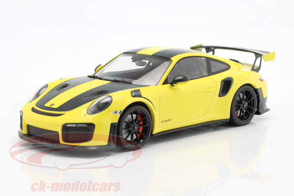 Porsche 911 (991 II) GT2 RS Weissach package 2018 yellow / black rims 1:18 Minichamps