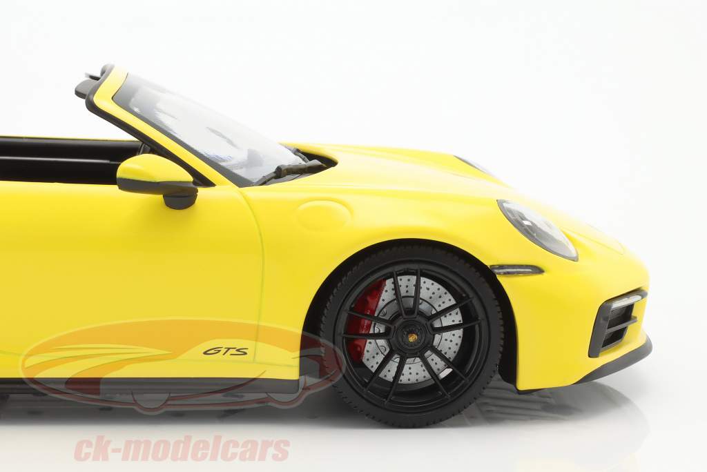 Porsche 911 (992) Targa 4 GTS Byggeår 2021 racing gul 1:18 Minichamps