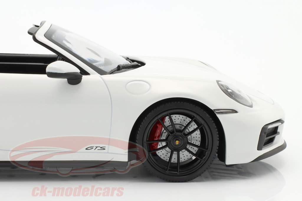 Porsche 911 (992) Targa 4 GTS Byggeår 2021 hvid 1:18 Minichamps