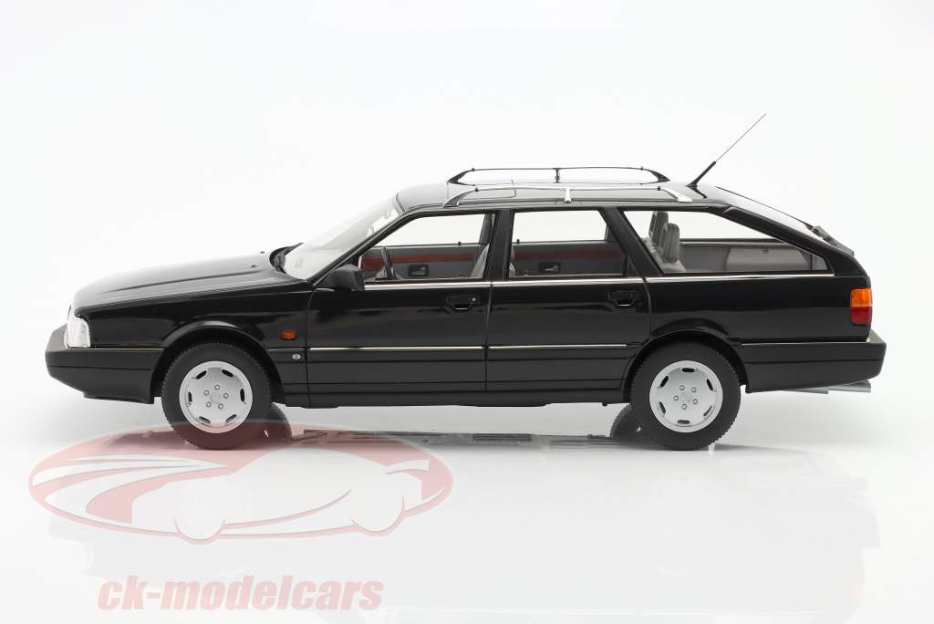 Audi 200 Avant 20V quattro Byggeår 1991 strålende sort 1:18 DNA Collectibles
