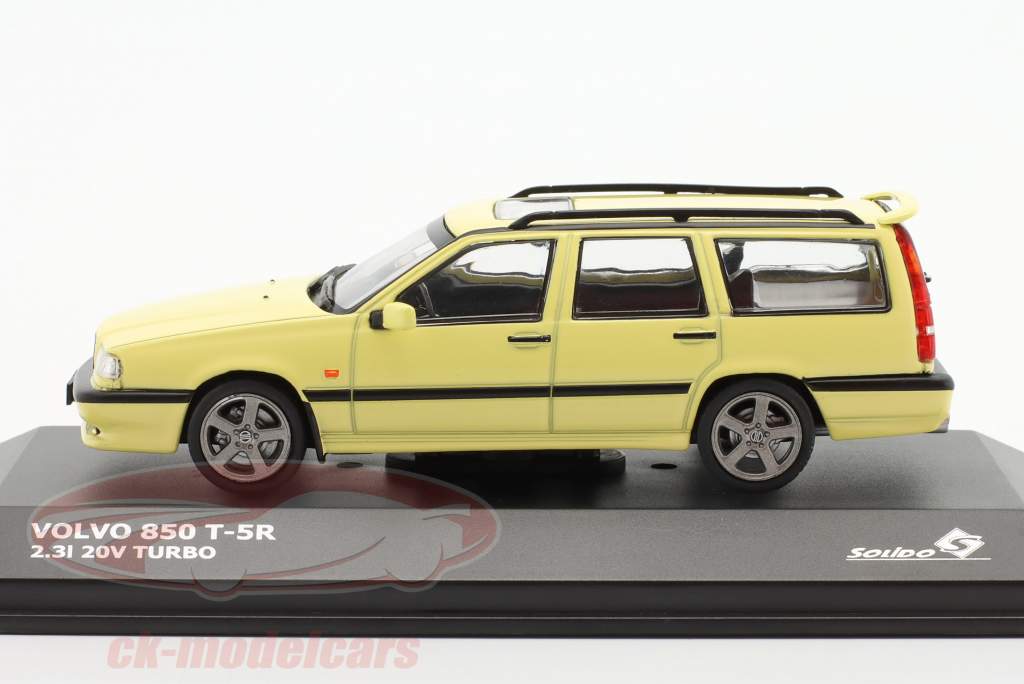 Volvo 850 T5-R 2.3L 20V Turbo Byggeår 1995 fløde gul 1:43 Solido
