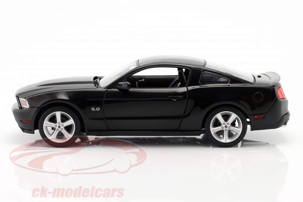 Ford Mustang GT 5.0 Movie Drive (2011) black 1:18 Greenlight
