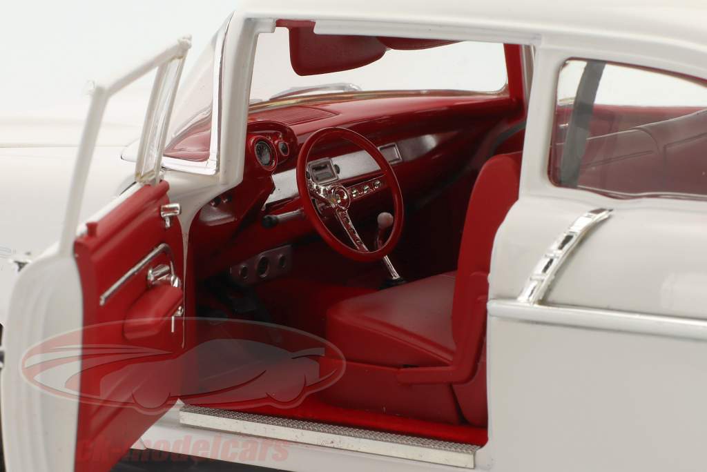 Chevrolet 150 Restomod Byggeår 1957 hvid 1:18 GMP
