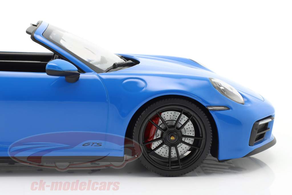 Porsche 911 (992) Targa 4 GTS Año de construcción 2021 shark azul 1:18 Minichamps
