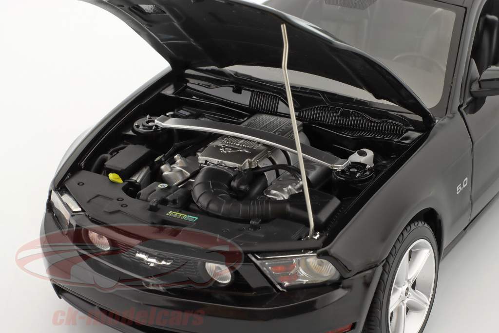 Ford Mustang GT 5.0 Film Drive (2011) schwarz 1:18 Greenlight