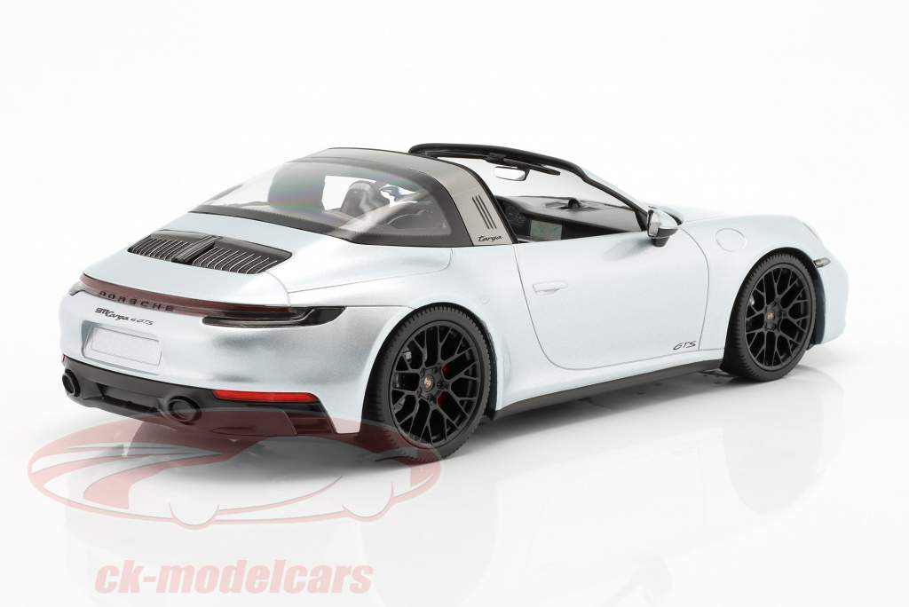 Porsche 911 (992) Targa 4 GTS Baujahr 2021 GT-silber metallic 1:18 Minichamps