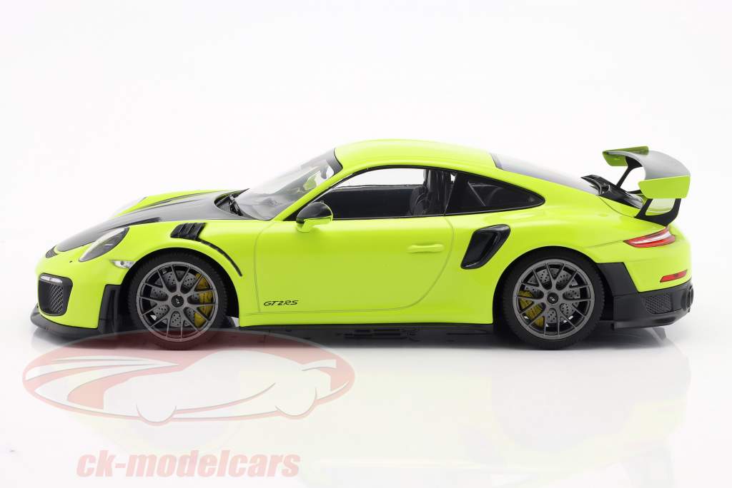 Porsche 911 (991 II) GT2 RS 2018 light green / silver rims 1:18 Minichamps