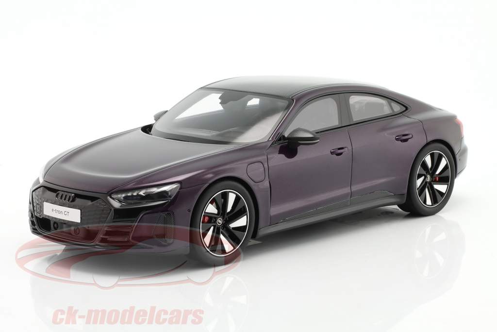Audi RS E-tron GT 建设年份 2021 紫色的 1:18 GT-Spirit
