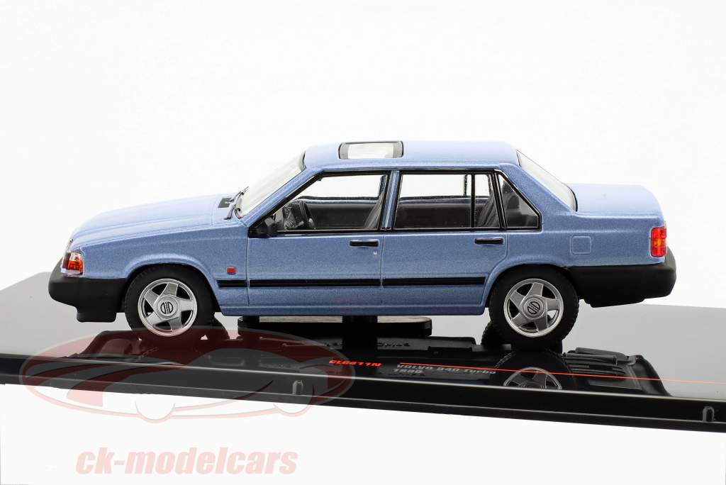 Volvo 940 Turbo Año de construcción 1990 Azul claro metálico 1:43 Ixo