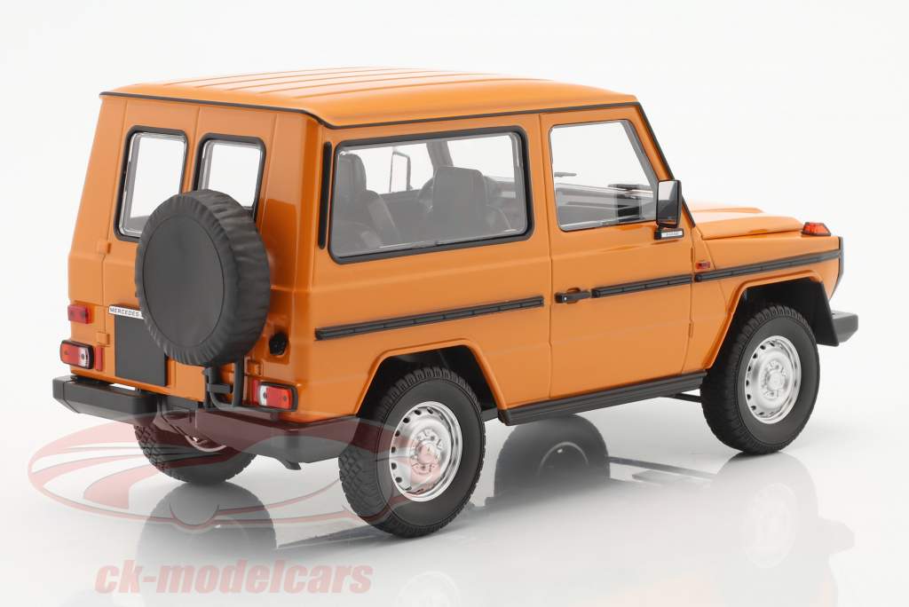 Mercedes-Benz G-Modell corto (W460) Año de construcción 1980 naranja 1:18 Minichamps