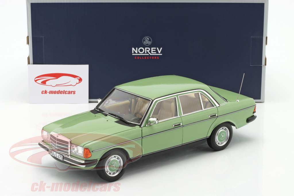 Mercedes-Benz 200 Baujahr 1982 grün 1:18 Norev