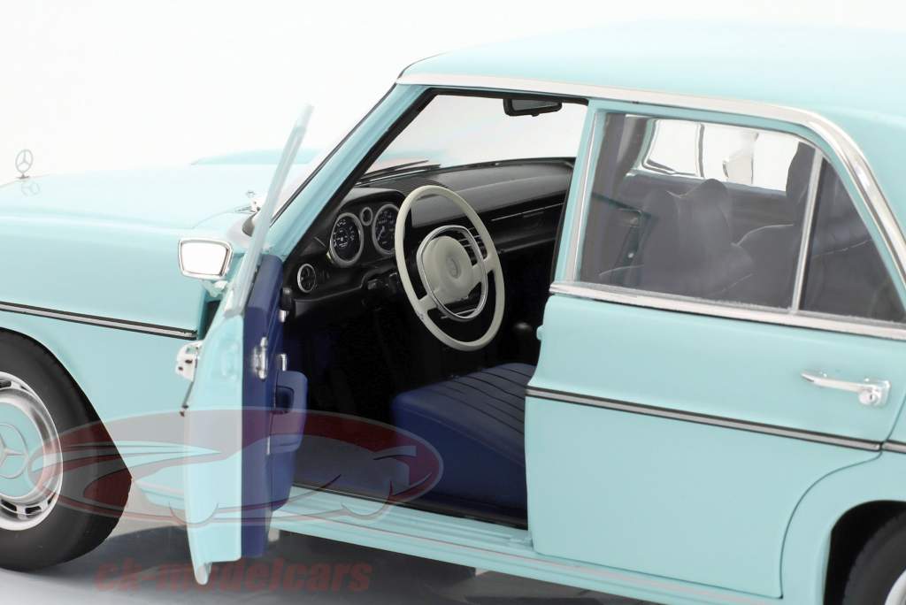 Mercedes-Benz 200 Año de construcción 1968 Azul claro 1:18 Norev