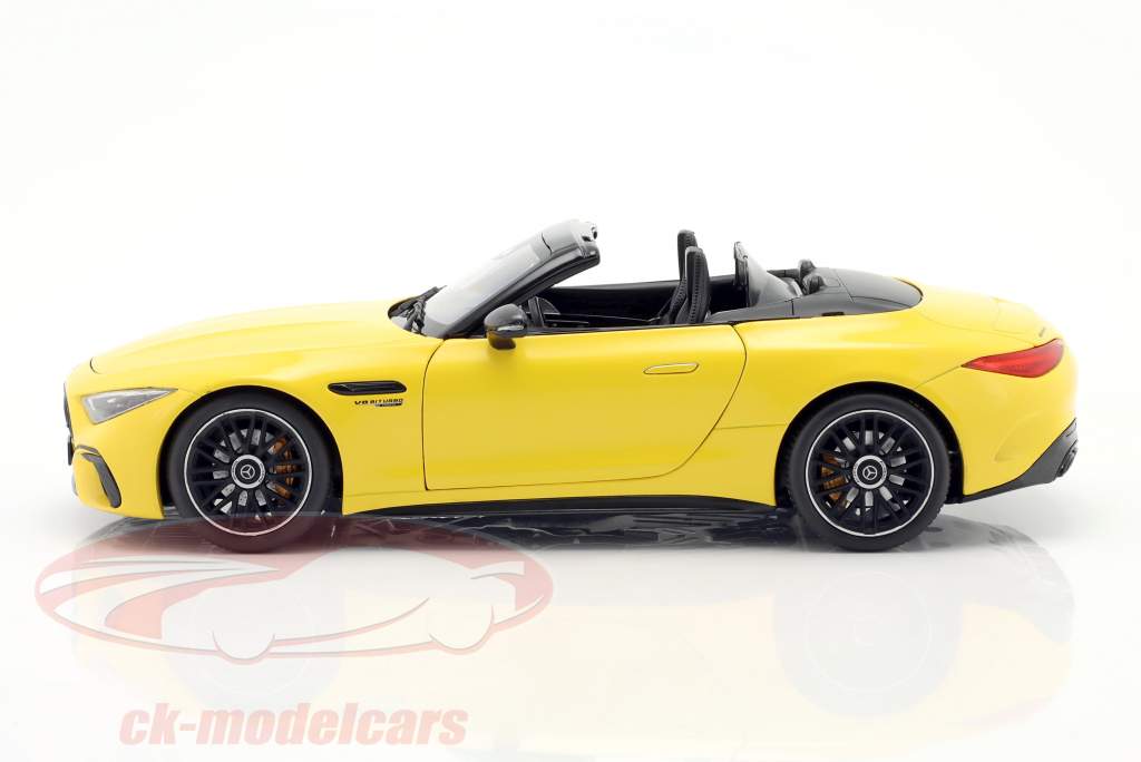 Mercedes-Benz AMG SL 63 4Matic (R232) 日光浴する 黄色 1:18 iScale
