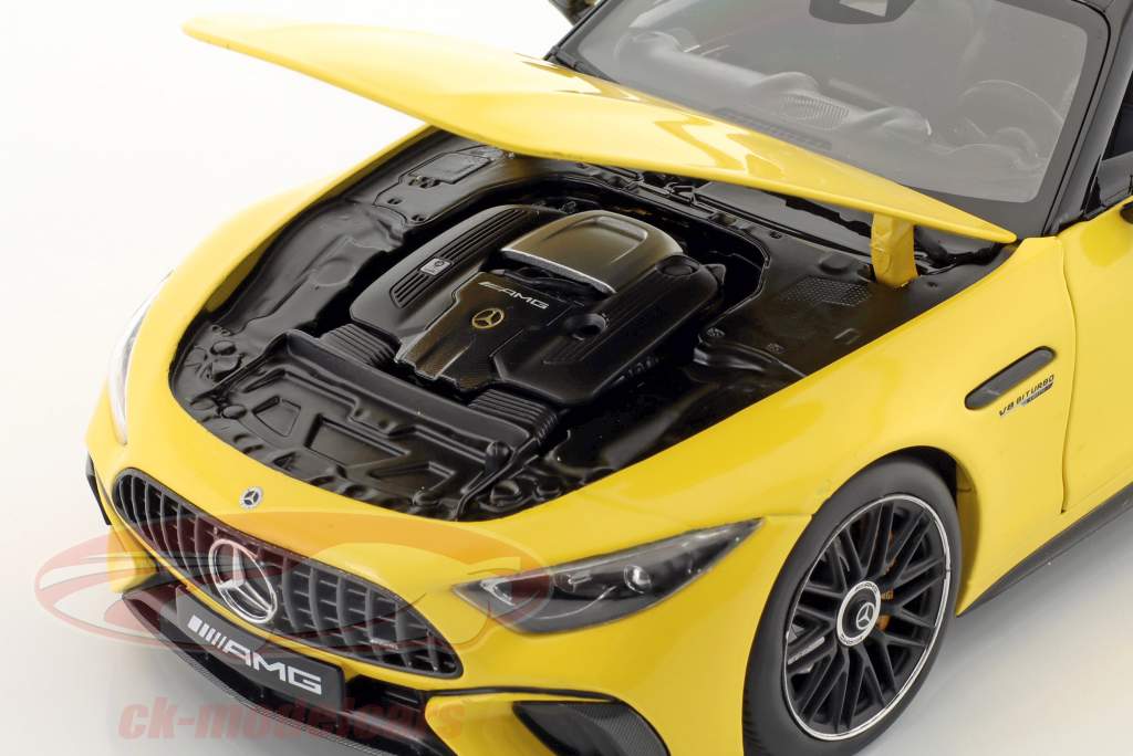 Mercedes-Benz AMG SL 63 4Matic  (232 kr) at solbade gelb 1:18 iScale