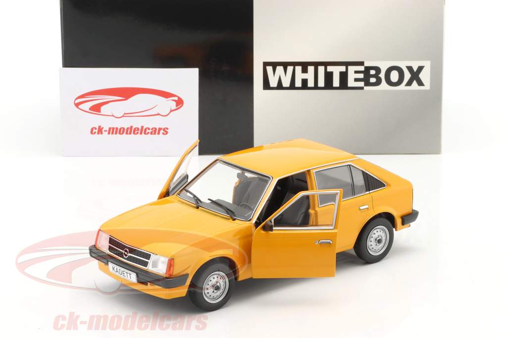 Opel Kadett D naranja 1:24 WhiteBox