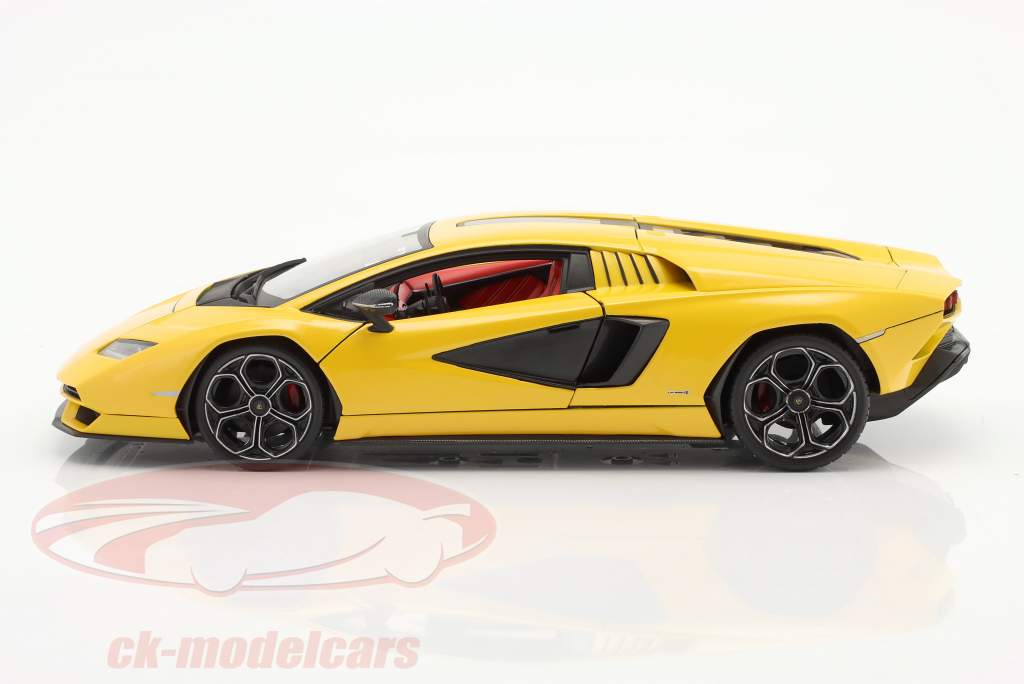 Lamborghini Countach LPI 800-4 year 2022 yellow 1:18 Maisto