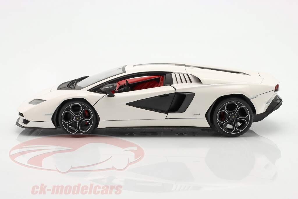 Lamborghini Countach LPI 800-4 Ano de construção 2022 Branco 1:18 Maisto